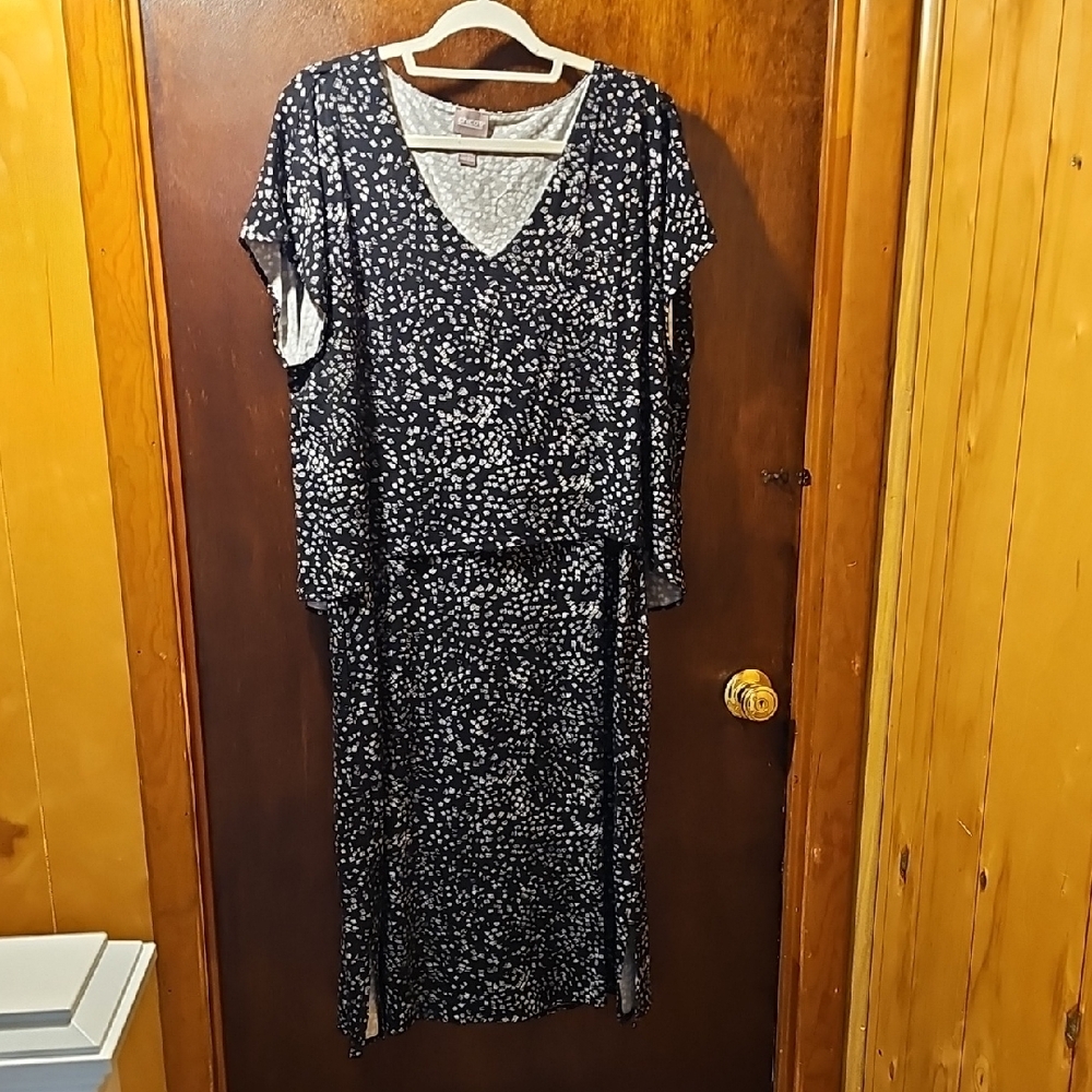 Chico's Black and White V-Neck Midi Dress